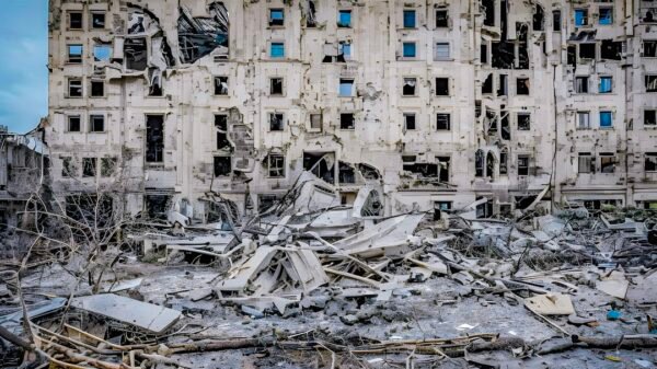 Damaged building, illustrative photograph by Jade Koroliuk / Unsplash